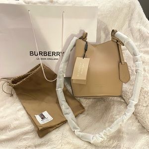 NWT Burberry Lorne sm bucket bag mid camel